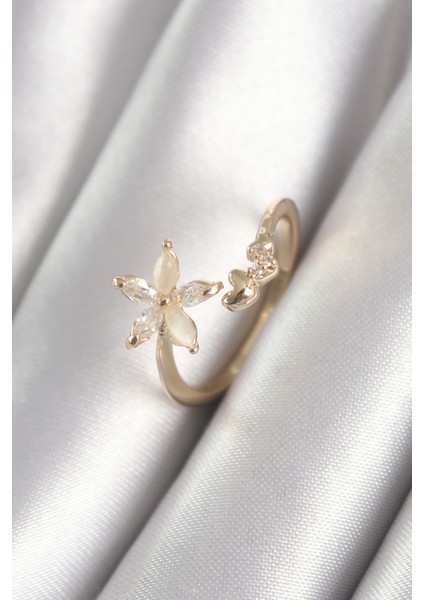 Pirinç Gold Renk Zirkon Taşlı Çiçek Model Kalp Detay Kadın Yüzük fiyatları