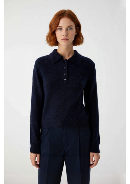 Kadın Soğuk Hava Şıklığı Polo Yaka Regular Kalıp Triko Kazak Konforlu ve Modern Görünüm Sağlar fiyatları