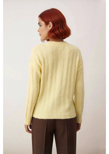 Kadın Saç Örgü Regular Kalıp Triko Kazak Günlük Kullanım ve Şık Kombinler Için Idealdir. Kaliteli modelleri