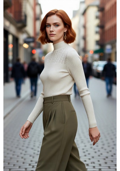 Kadın Ince Yapılı Dik Yaka Ajurlu Detaylı Triko Kazak Fitted Kesimiyle Gün Boyu Rahatlık Sunar fırsatları