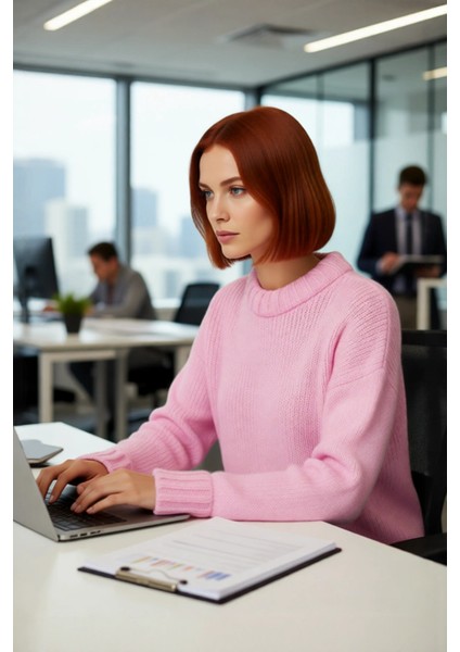 Kadın Pembe Oversize Dik Yaka Triko Kazak Kış Sezonuna Özel Modern ve Rahat Giyimin Anahtarı fırsatları