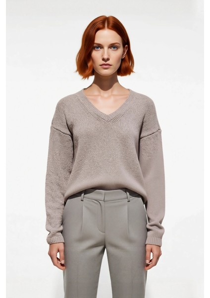 Kadın Düşük Kol V Yaka Triko Kazak Regular Kalıp Ile Kış Şıklığı ve Konfor Bir Arada Kaliteli