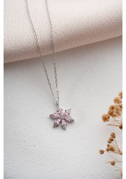 925 Ayar Gümüş Rodyum Kaplama Pembe Taşlı Lotus Kamelya Çiçeği Kolye fırsatları