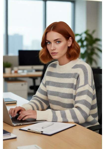 Kadın Oversize Kesim Bej Gri Çizgili Bisiklet Yaka Akrilik Triko Kazak Kışlık Konforu Kaliteli