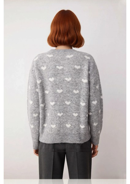 Kadın Cool Comfort Oversize Triko Kazak Kalp Desen Detaylı Düşük Kollu Soğuk Kış Günleri Için modelleri