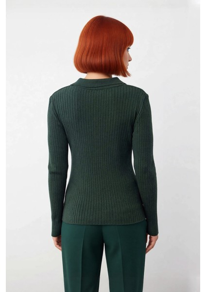 Kadın Polo Yaka Fitilli Triko Kazak Modern Fitted Tasarımıyla Casual Şıklığı Soğuk Havalarda fiyatları