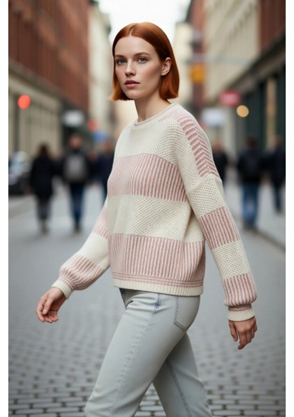 Kadın Rahat Kalıp Düşük Kol Bisiklet Yaka Renk Bloklu Akrilik Triko Kazak Günlük Kullanım Şıklığı. modelleri