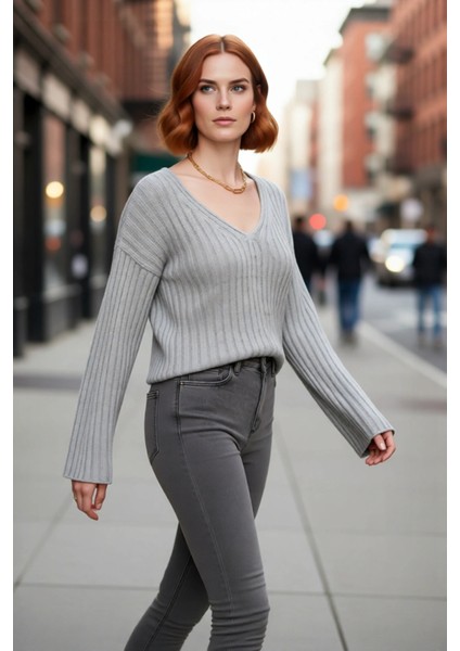 Kadın Basic V Yaka Geniş Kalıp Uzun Kollu Yünlü Triko Kazak Fitilli Dokusuyla Gün Boyu Konfor Sunar fırsatları