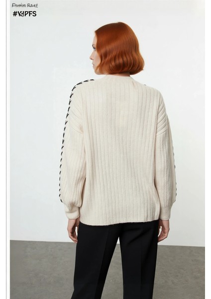 Kadın Rahat Oversize Dik Yaka Nakışlı Triko Kazak Soğuk Hava Şıklığı Için Ideal Seçim Kaliteli modelleri