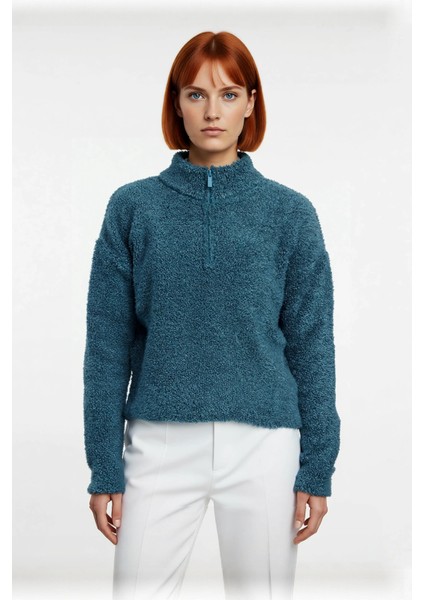 Kadınlara Özel Oversize Dokulu Standart Kol Dik Yaka Fermuarlı Triko Kazak Soğuk Günler Için