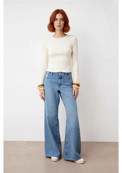 Kadın Basic Fitted Triko Kazak Bisiklet Yaka Ince Yapısıyla Sonbahar Ilkbahar Şıklığı Sunar fiyatları