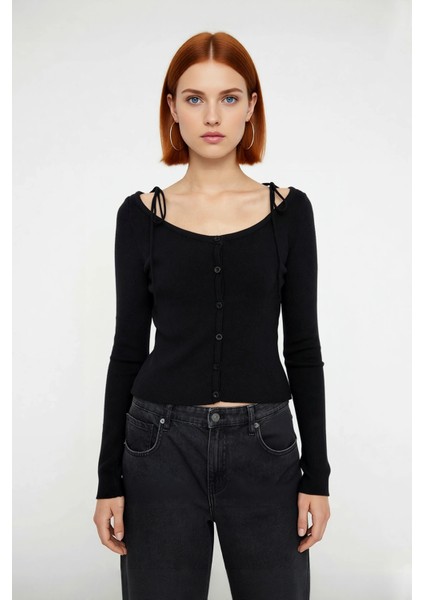 Kadın Ince Triko Hırka Siyah Fitted Kayık Yaka Crop Uzun Kollu Düşük Kol Rahat Şık Modern Basic fiyatları