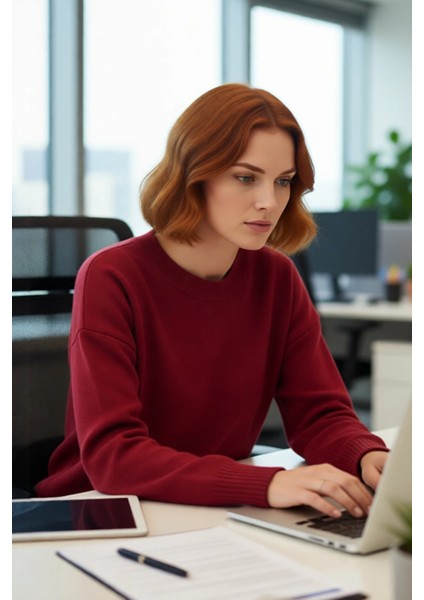 Kadın Düz Desen Oversize Rahat Kalıp Viskoz Triko Soğuk Hava Için Zamansız Şık Kazak Kaliteli fırsatları