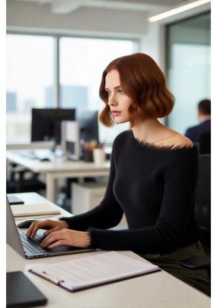 Kadın Modern Regular Kalıp Tüylü Triko Kazak Uzun Kollu Kayık Yaka Crop Tasarım Gündüz Gece Şıklığı fırsatları