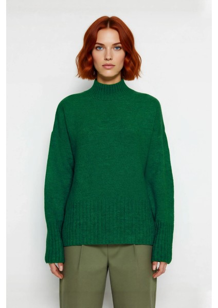 Kadın Basic Düz Desen Oversize Kesim Dik Yaka Triko Kazak Reglan Kol Kış Aylarının Konforlu Şıklığı fiyatları