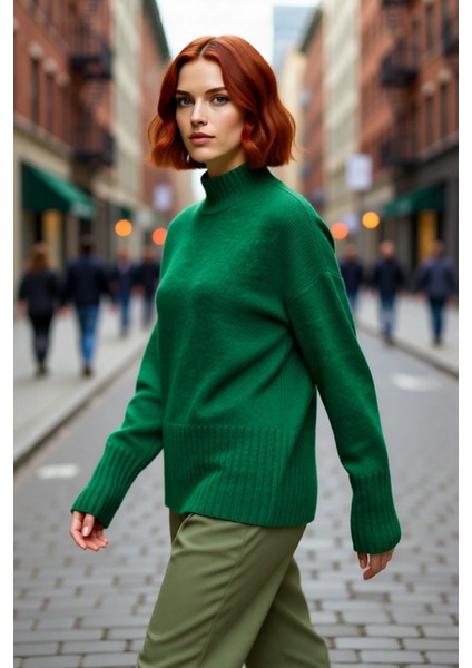 Kadın Basic Düz Desen Oversize Kesim Dik Yaka Triko Kazak Reglan Kol Kış Aylarının Konforlu Şıklığı fırsatları