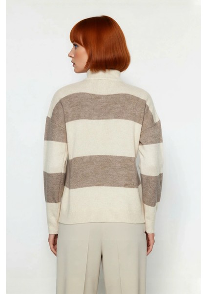 Kadın Dik Yaka Fermuarlı Oversize Çizgili Düşük Kollu Triko Kazak Günlük Şıklık ve Sıcaklık modelleri