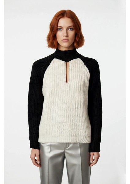 Kadınlara Özel Oversize Kesim Fermuarlı Dik Yaka Selanik Dokulu Renk Bloklu Triko Kazak. Kaliteli fiyatları