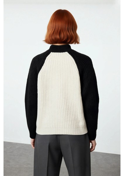 Kadınlara Özel Oversize Kesim Fermuarlı Dik Yaka Selanik Dokulu Renk Bloklu Triko Kazak. Kaliteli modelleri