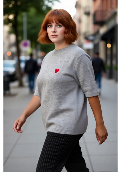 Kadın Günlük Bisiklet Yaka Kiraz Nakışlı Regular Kesim Düşük Kol Triko Kazak Ilkbahar Sonbahar fırsatları