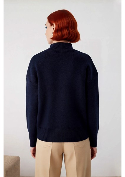 Kadın Düz Dokulu Oversize Triko Kazak Soğuk Günlerde Sıcaklık ve Rahatlığı Bir Arada Sunar modelleri