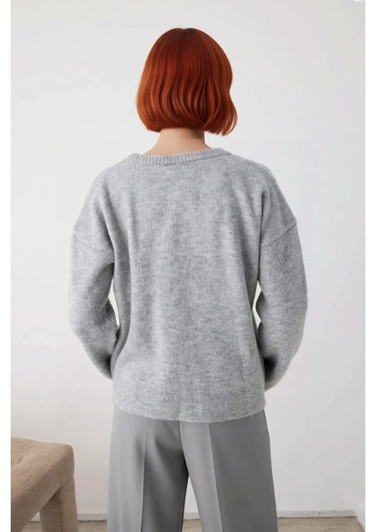 Kadın Oversize Düz Triko Kazak Bisiklet Yaka Düşük Kol Tasarımıyla Kışlık Şıklık Sunar Kaliteli modelleri