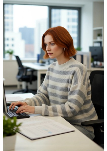 Kadın Oversize Kesim Bej Gri Çizgili Bisiklet Yaka Akrilik Triko Kazak Kışlık Konforu Kaliteli