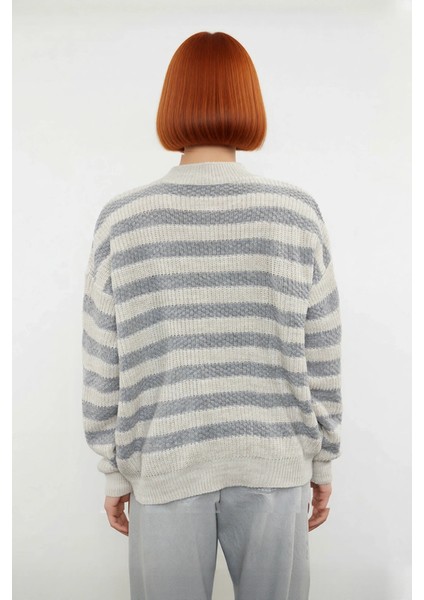 Kadın Oversize Kesim Bej Gri Çizgili Bisiklet Yaka Akrilik Triko Kazak Kışlık Konforu Kaliteli modelleri