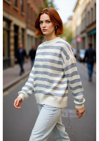 Kadın Oversize Kesim Bej Gri Çizgili Bisiklet Yaka Akrilik Triko Kazak Kışlık Konforu Kaliteli fırsatları