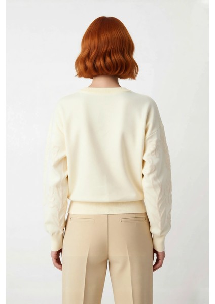 Kadın Ekru Desenli Düşük Kol Bisiklet Yaka Regular Kalıp Triko Kazak Soğuk Havalarda Konfor modelleri