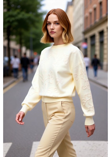 Kadın Ekru Desenli Düşük Kol Bisiklet Yaka Regular Kalıp Triko Kazak Soğuk Havalarda Konfor fırsatları