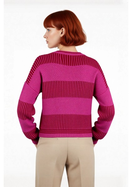 Kadın Basic Siluet Uzun Kollu Oversize Kesim Renk Bloklu Pike Dokuma Triko Kazak Kış Kombinlerinin modelleri