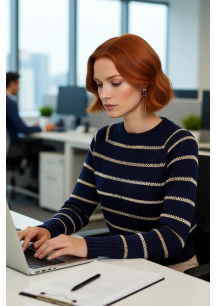 Kadın Oversize Reglan Kol Lacivert Çizgili Triko Kazak Modası Kış Mevsimine Özel Şıklık Kaliteli