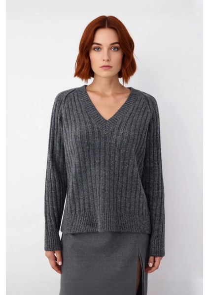 Kadın Regular Kalıp Düz Desen V Yaka Fitilli Reglan Kol Triko Kazak Günlük Şıklık ve Rahatlık fiyatları