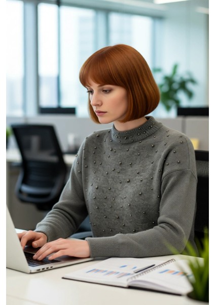 Kadın Düz Desen Metal Inci Detaylı Uzun Kollu Regular Kesim Triko Kazak Günlük Şıklığınızı Tamamlar