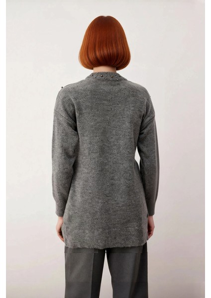 Kadın Düz Desen Metal Inci Detaylı Uzun Kollu Regular Kesim Triko Kazak Günlük Şıklığınızı Tamamlar modelleri