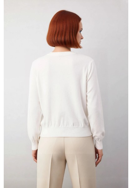 Kadın Düz Bisiklet Yaka Ekru Triko Kazak Regular Kalıbı ile Kışa Özel Şık ve Konforlu Kaliteli modelleri