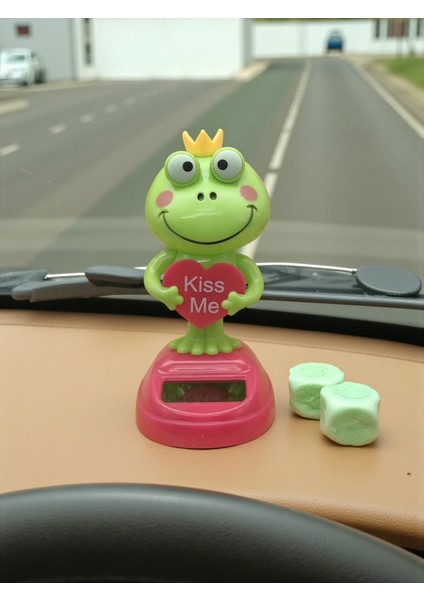 Kral Taçlı Kurbağa Solar Sallanan Figür – Araba ve Masa Dekoru (14 Cm) modelleri