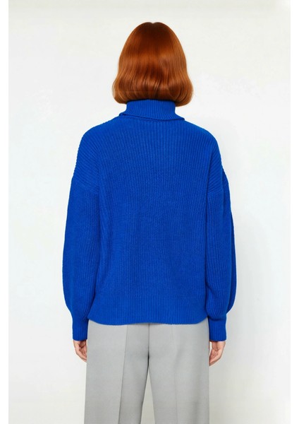 Kadın Basic Oversize Canlı Mavi Akrilik Balıkçı Yaka Uzun Kollu Triko Kazak Kışlık Kombinlerin fiyatları