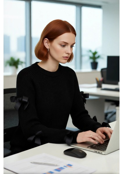 Kadın Kalın Akrilik Triko Kazak Omuz Dekolteli Fiyonk Detayı Ile Kış Günü Şık ve Konforlu.