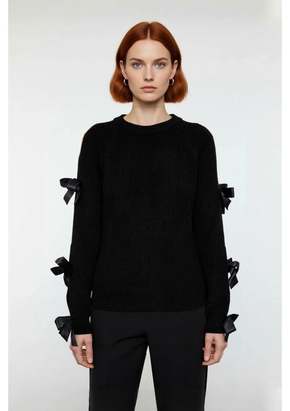 Kadın Kalın Akrilik Triko Kazak Omuz Dekolteli Fiyonk Detayı Ile Kış Günü Şık ve Konforlu. fiyatları