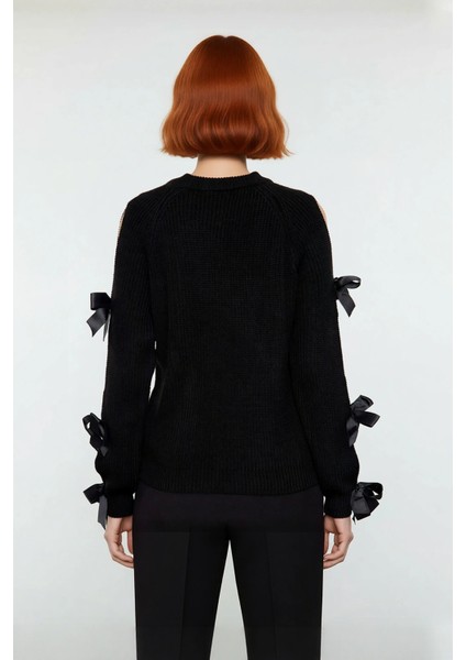 Kadın Kalın Akrilik Triko Kazak Omuz Dekolteli Fiyonk Detayı Ile Kış Günü Şık ve Konforlu. modelleri