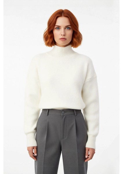 Kadın Düz Dokulu Oversize Triko Kazak Soğuk Günlerde Sıcaklık ve Rahatlığı Bir Arada Sunar fiyatları