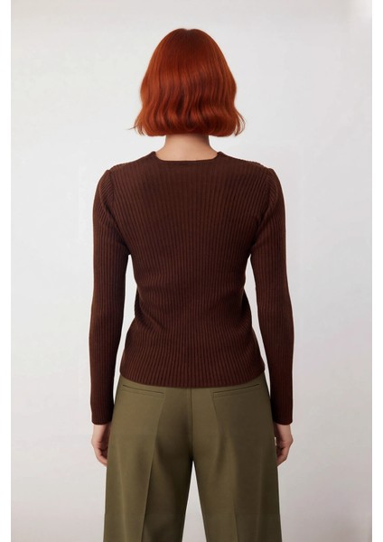 Kadın Fitted Akrilik Kumaş Kruvaze Yaka Uzun Kollu Triko Kazak Günlük Şık ve Rahat Kullanım Için modelleri