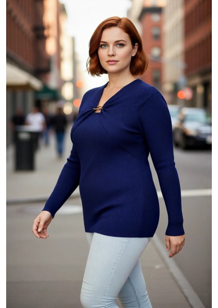 Kadın Şık Fitted Fitilli Triko Kazak Aksesuar Detaylı V Yaka Tasarımı Ile Modern Görünüm Kaliteli fırsatları