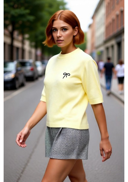 Kadın Günlük Bisiklet Yaka Kiraz Nakışlı Regular Kesim Düşük Kol Triko Kazak Ilkbahar Sonbahar fırsatları