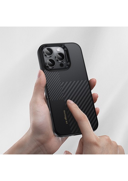 iPhone 16 Pro Max Kılıf Karbon Fiber M-Safe Kamera Butonlu Benks Hybrid Armorpro Montage Kevlar Siya