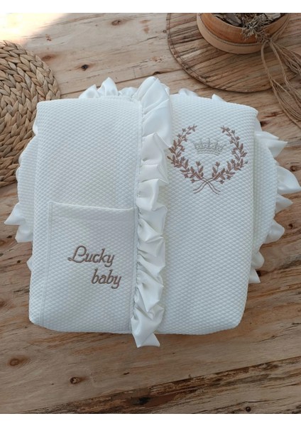 Yenidoğan Ultralüks Fermuarlı ve Cepli Lucky Turk Nakışlı Bebek Battaniyesi Kundak Ekru modelleri