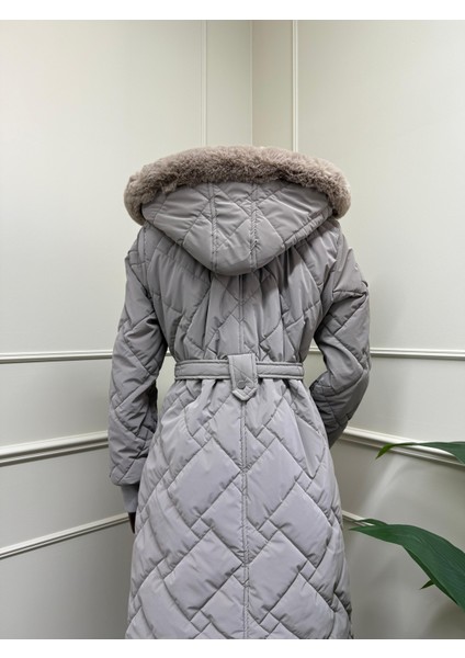Kadın Kürklü Kapüşonlu Kapitone Uzun Kaban fiyatları