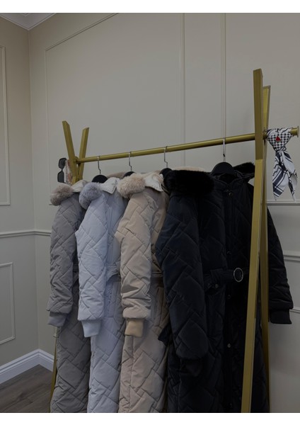 Kadın Kürklü Kapüşonlu Kapitone Uzun Kaban modelleri